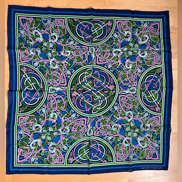 💂🧣🐍Celtic Dara Knot Serpent Folklore Wool Scarf | British Museum | 34” Square - Picture 6 of 16
